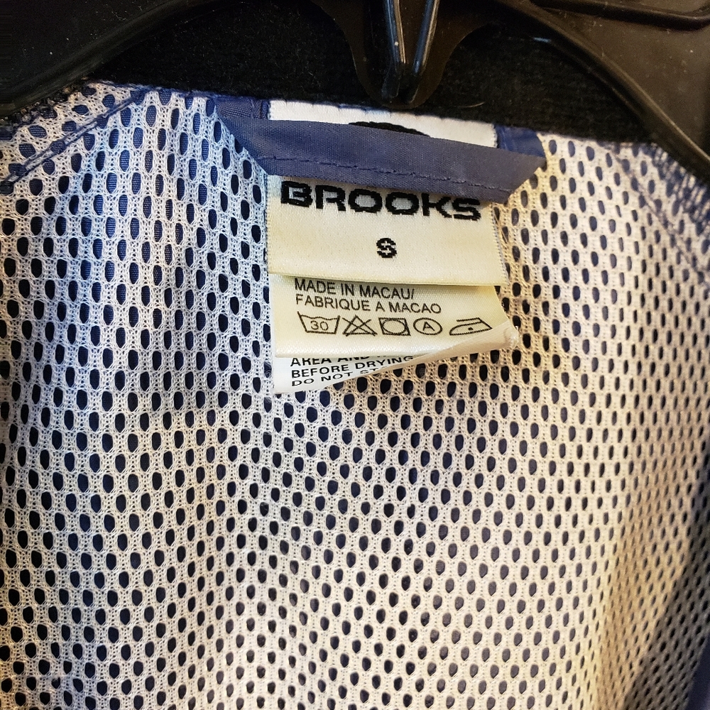 Brooks Jacket With Vented Back, Reflective Strips - image 4